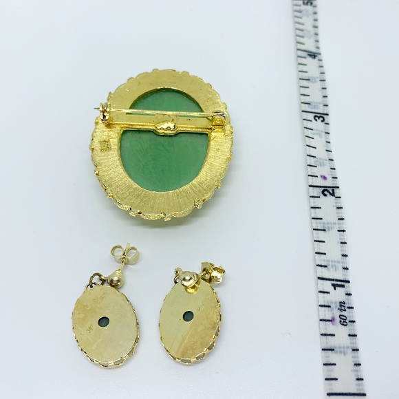 Vintage Cameo Stud Earring and Brooch set! - Picture 3 of 4
